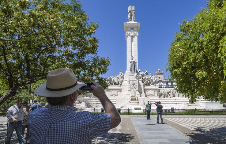 Monumento a la Constirución de 1812 - Restaurante El Faro de Cádiz